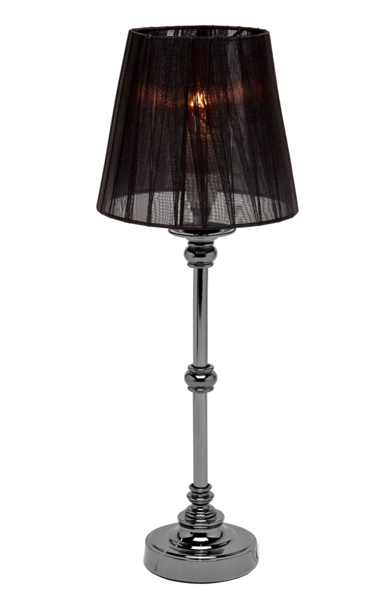 Zoomaa kuva kohteesta Axel 48cm Satiininen hopea pöytävalaisin valmistajalta Pixie Design - Tyylikäs muotoilu sekä metallin ja tekstiilin yhdistelmä antavat valaisimelle ajattoman viehätyksen, joka sopii moneen eri sisustukseen.