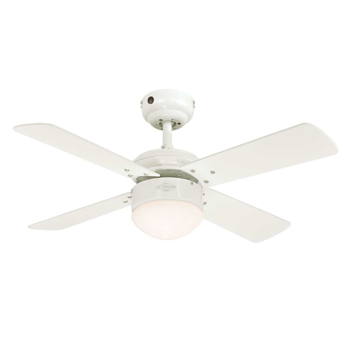 Colosseum Ø90 Valkoinen valmistajalta Westinghouse - Kattotuulettimen mukana tulee kaukos&auml;&auml;din, joka ohjaa kolmea nopeutta ja jossa on k&auml;&auml;nteinen toiminto kes&auml;- ja talvik&auml;ytt&ouml;&ouml;n.