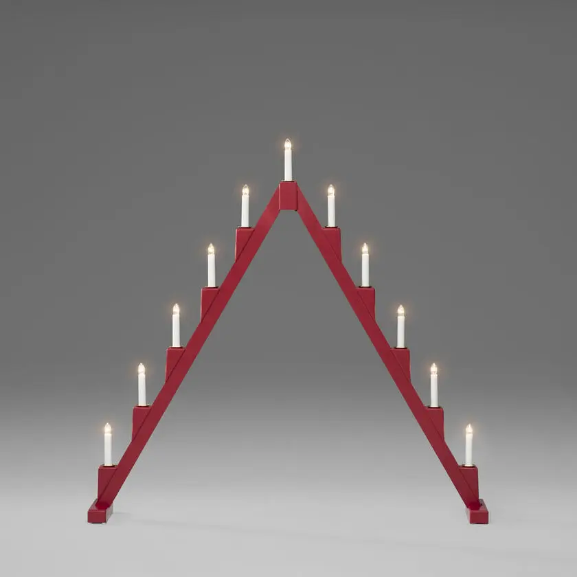 Candelabra 11 Lights PUNAINEN valmistajalta Konstsmide - Taitettava s&auml;hk&ouml;inen kynttil&auml;njalka, jossa on 11 kynttil&auml;&auml;, valmistettu punaiseksi maalatusta puusta ja koristeltu messinkirenkailla jokaisen kynttil&auml;n ymp&auml;rill&auml; elegantin vaikutuksen aikaansaamiseksi.