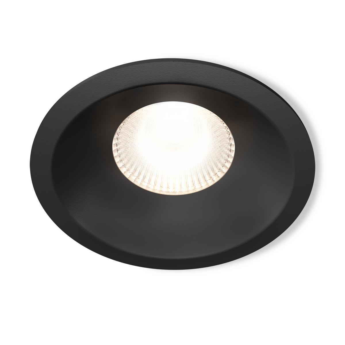 Downlight DWN-02 6P Musta valmistajalta Plejd - DWN-02:ssa on s&auml;&auml;dett&auml;v&auml; v&auml;ril&auml;mp&ouml;tila, ja se voidaan asettaa kiinte&auml;&auml;n l&auml;mp&ouml;tilaan tai himment&auml;&auml; l&auml;mpim&auml;ksi.
