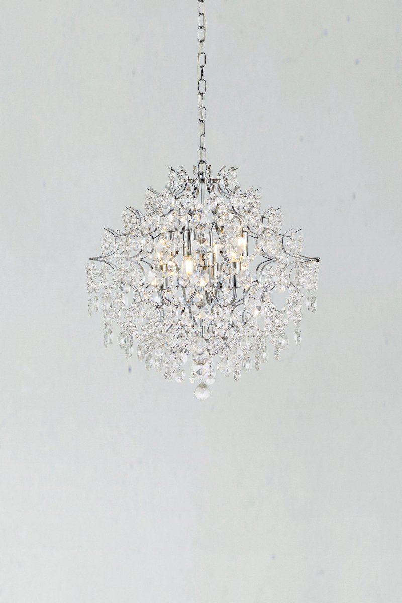 Rosendal Ø50 Kromi kristalli valmistajalta Markslöjd - Kauniiden koneleikattujen prismien ja kromatun metallikehyksen ansiosta se antaa ainutlaatuisen tunteen.