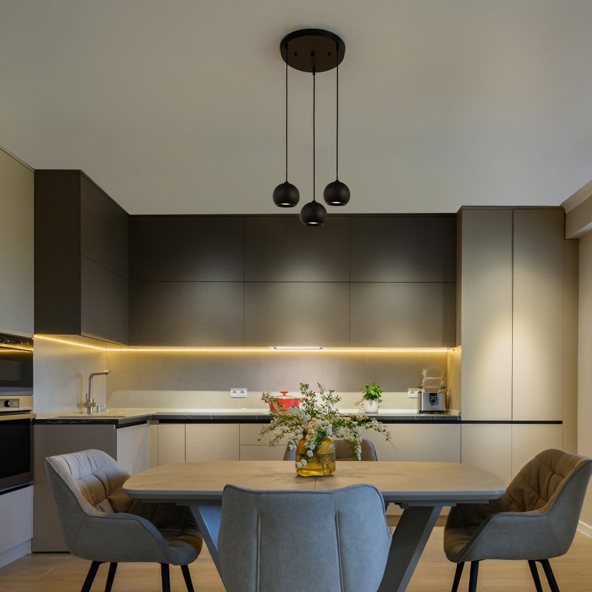 Eindhoven Ø40 Hiekka musta kattovalaisin valmistajalta Searchlight - 