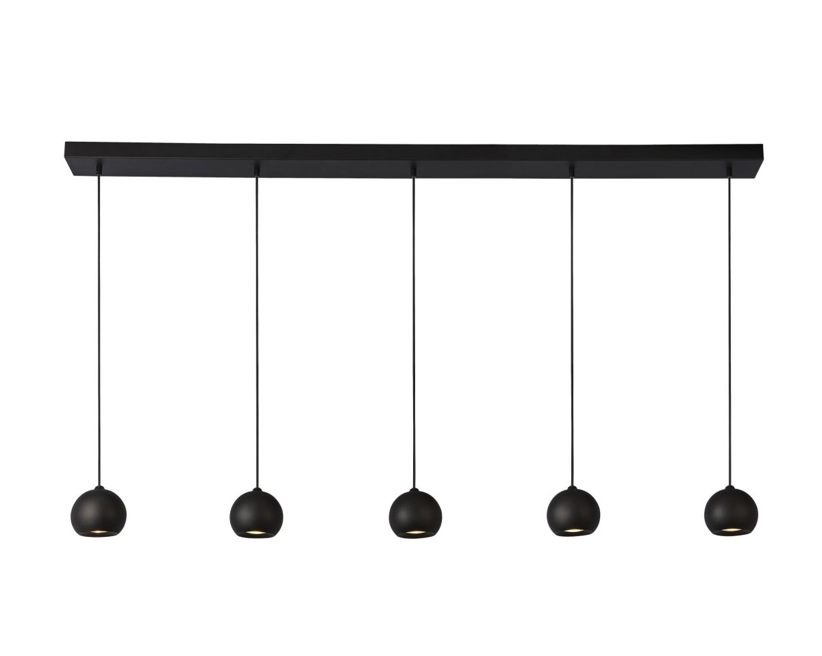 Eindhoven 160cm Hiekka musta kattovalaisin valmistajalta Searchlight - Eindhoven-riippuvalaisin 5 valopisteellä roikkuu hiekanvärisestä mustasta tangosta ja lisää tyylikästä ylellisyyttä moderniin olohuoneeseen, makuuhuoneeseen, keittiöön, ruokailutilaan tai eteiseen.