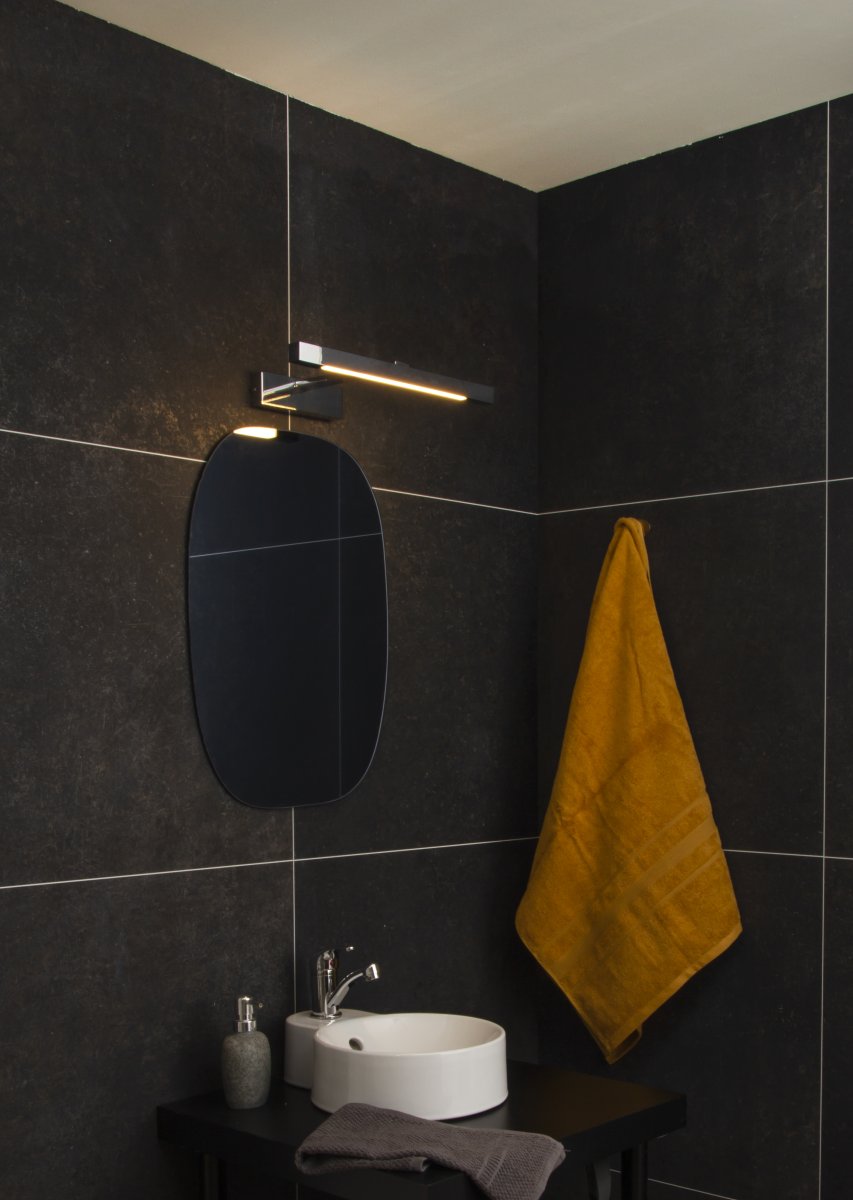 Lucca 38cm Kromi kylpyhuoneen valaisin valmistajalta Aneta Lighting - LUCCA-sein&auml;valaisimessa on tyylik&auml;s ja ajaton valaistusratkaisu kylpyhuoneisiin ja muihin kosteisiin tiloihin.