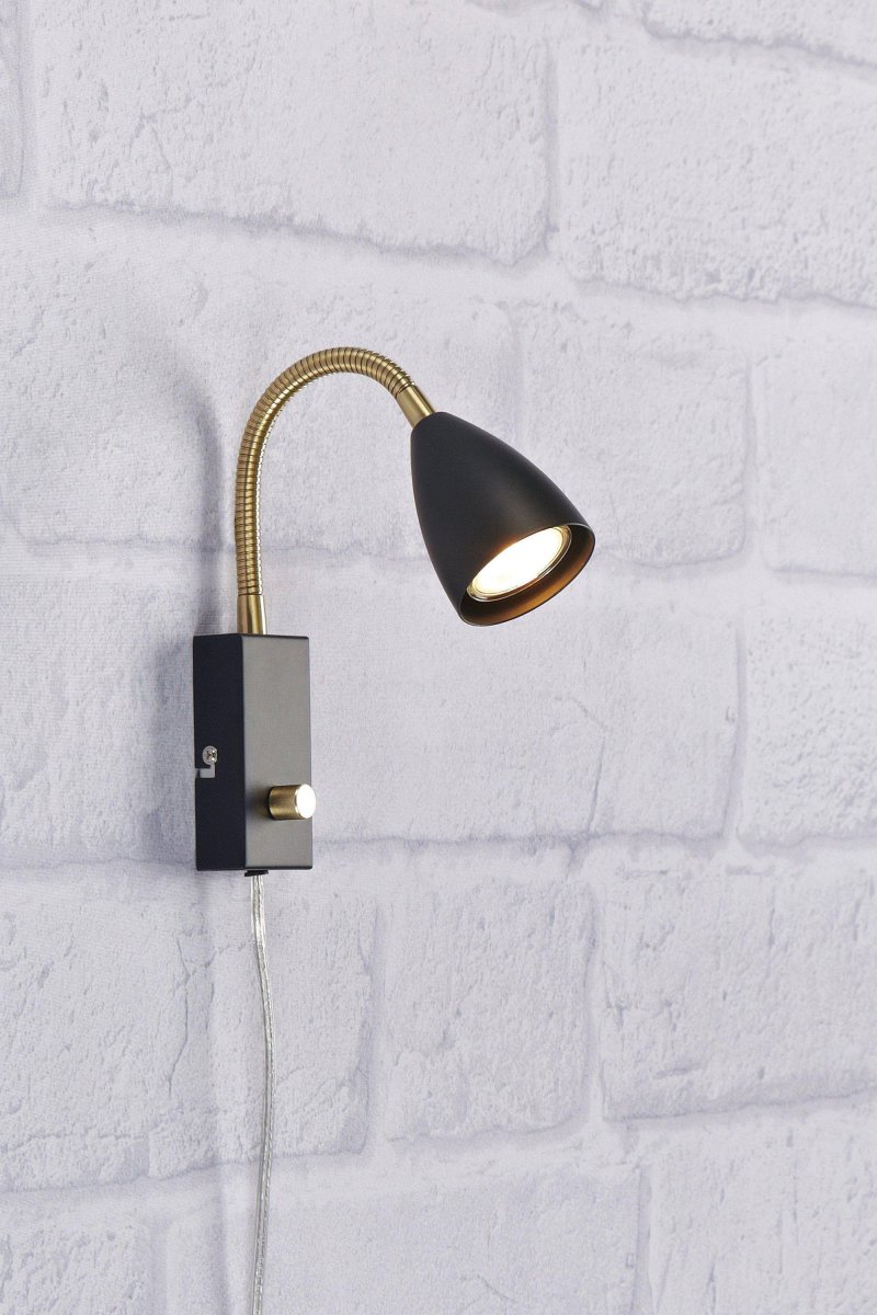 Ciro Musta lukulamppu valmistajalta Markslöjd - Valaisimessa on myös sisäänrakennettu himmennin ja saat täydellisen valon.