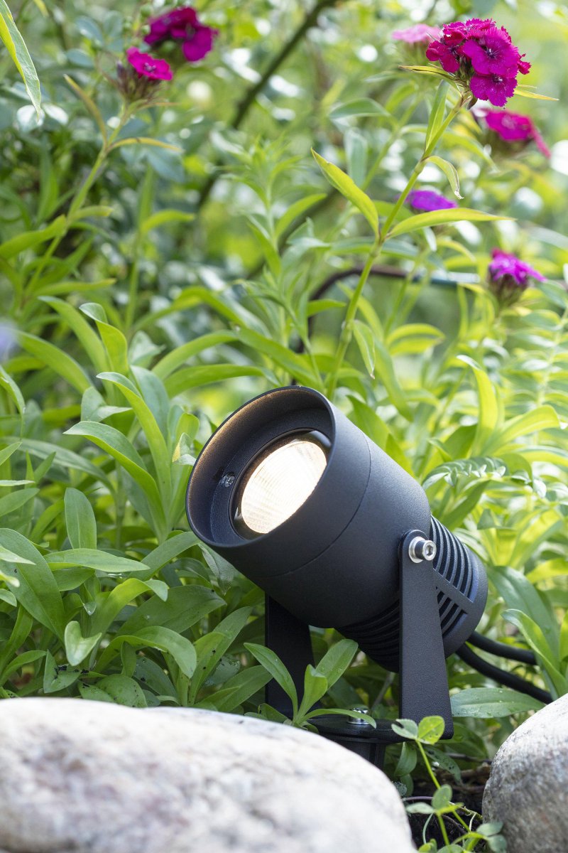 Spotlight 3W Musta Garden 24 valmistajalta Markslöjd - Garden 24 on IP44-luokiteltu ja sovitettu puutarha- ja ulkovalaistukseen, joka on helppo asentaa.