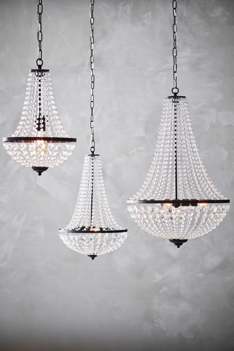 Gränsö Ø40 Musta kristalli valmistajalta Markslöjd - Gr&auml;ns&ouml;, tyylikäs musta viimeistely ja kauniit kristallit, on tyylikäs lisä olohuoneeseen, eteiseen tai ruokailutilaan.