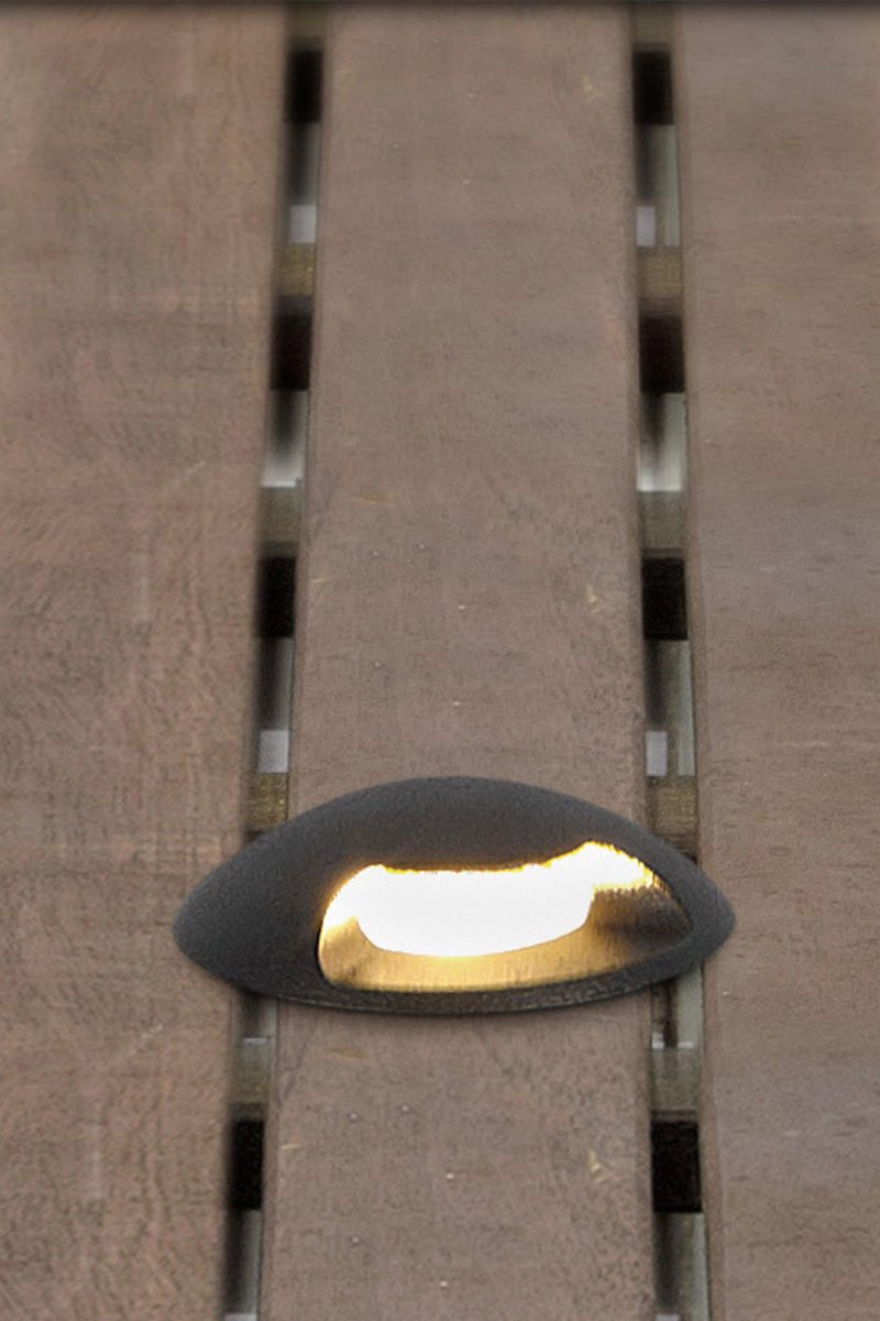 Portaikkospot 0,8W Musta Garden 24 valmistajalta Markslöjd - Garden 24 on IP44-luokiteltu ja sovitettu puutarha- ja ulkovalaistukseen, joka on helppo asentaa.