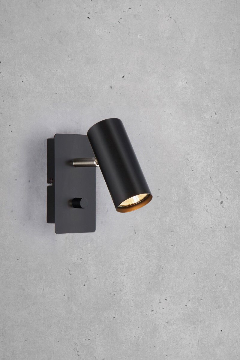 Barcelona Musta lukulamppu valmistajalta Markslöjd - Barcelonan seinävalaisimessa on tyylikäs ja houkutteleva metallimuotoilu.