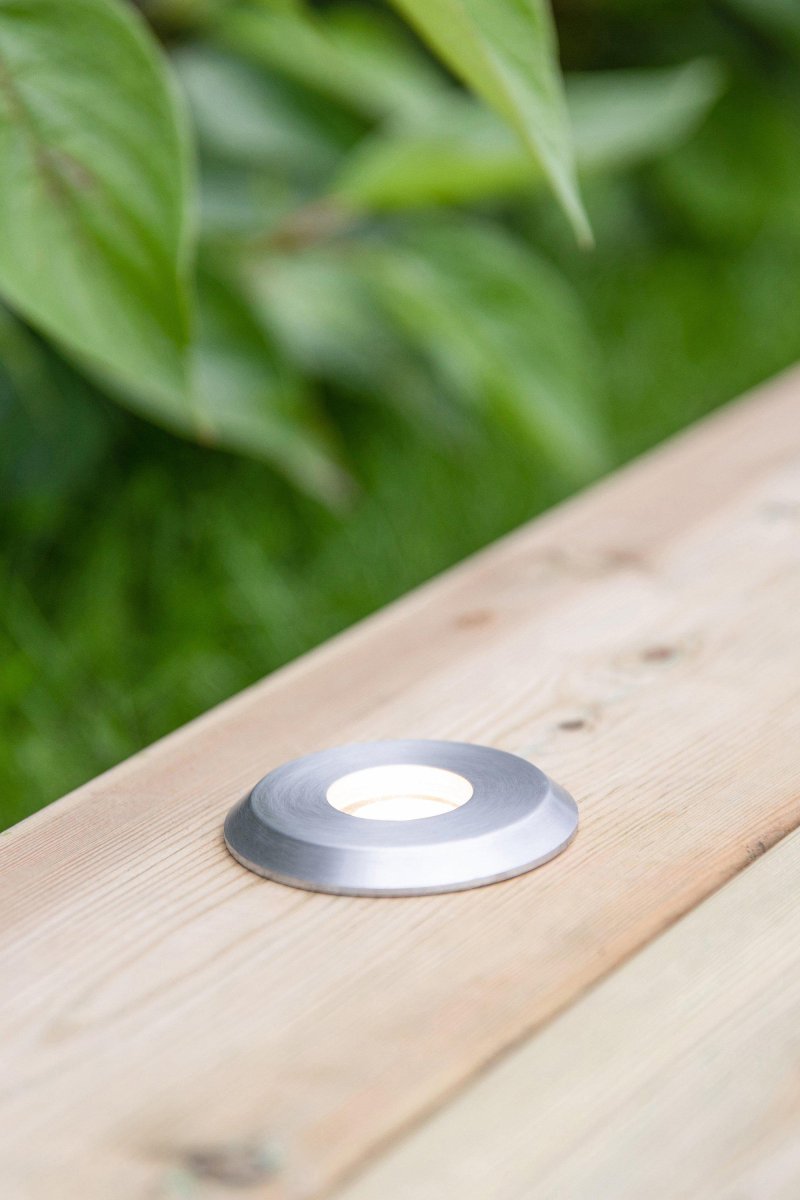 Terassispotlight 3W Alumiini Garden 24 valmistajalta Markslöjd - Mallin halkaisija on 60 mm ja se on saatavana v&auml;reiss&auml; musta ja alumiini.