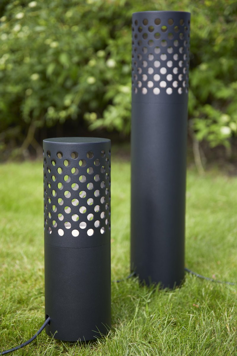 Pollarivalaisin 6W 68cm Musta Garden 24 valmistajalta Markslöjd - T&auml;m&auml; pollari on 68 cm korkea ja on valmistettu mustaksi maalatusta metallista.