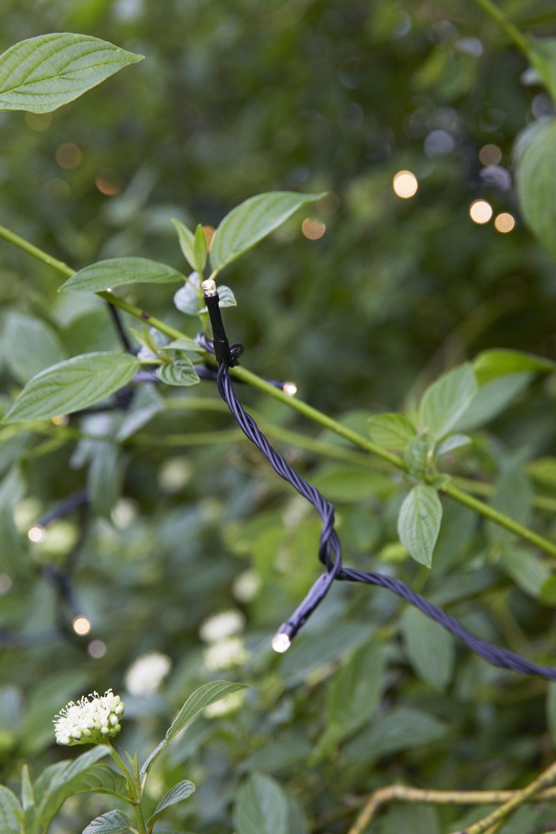 Valosarja 8m Musta Garden 24 valmistajalta Markslöjd - Valosilmukassa on kiinte&auml; 4,8 W LED-valaistus ja se on sovitettu k&auml;ytett&auml;v&auml;ksi puutarhassa ja hevosissa.