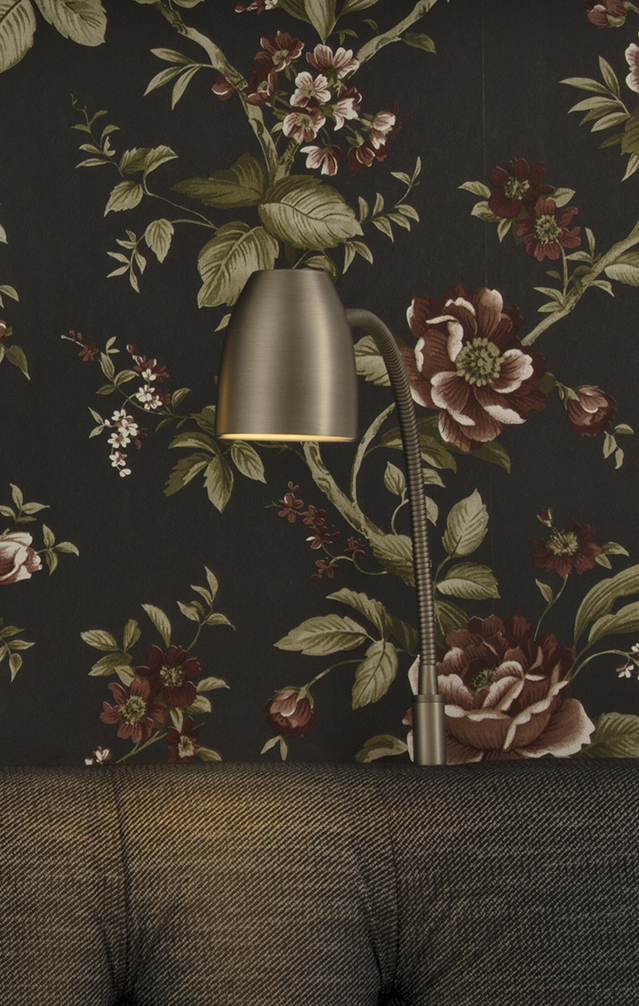 Sandnes Tina lukulamppu valmistajalta Aneta Lighting - Sandnes on täydellinen yöpöytävalaisin kiinnitettäväksi; Pääty on tinanväristä metallia.