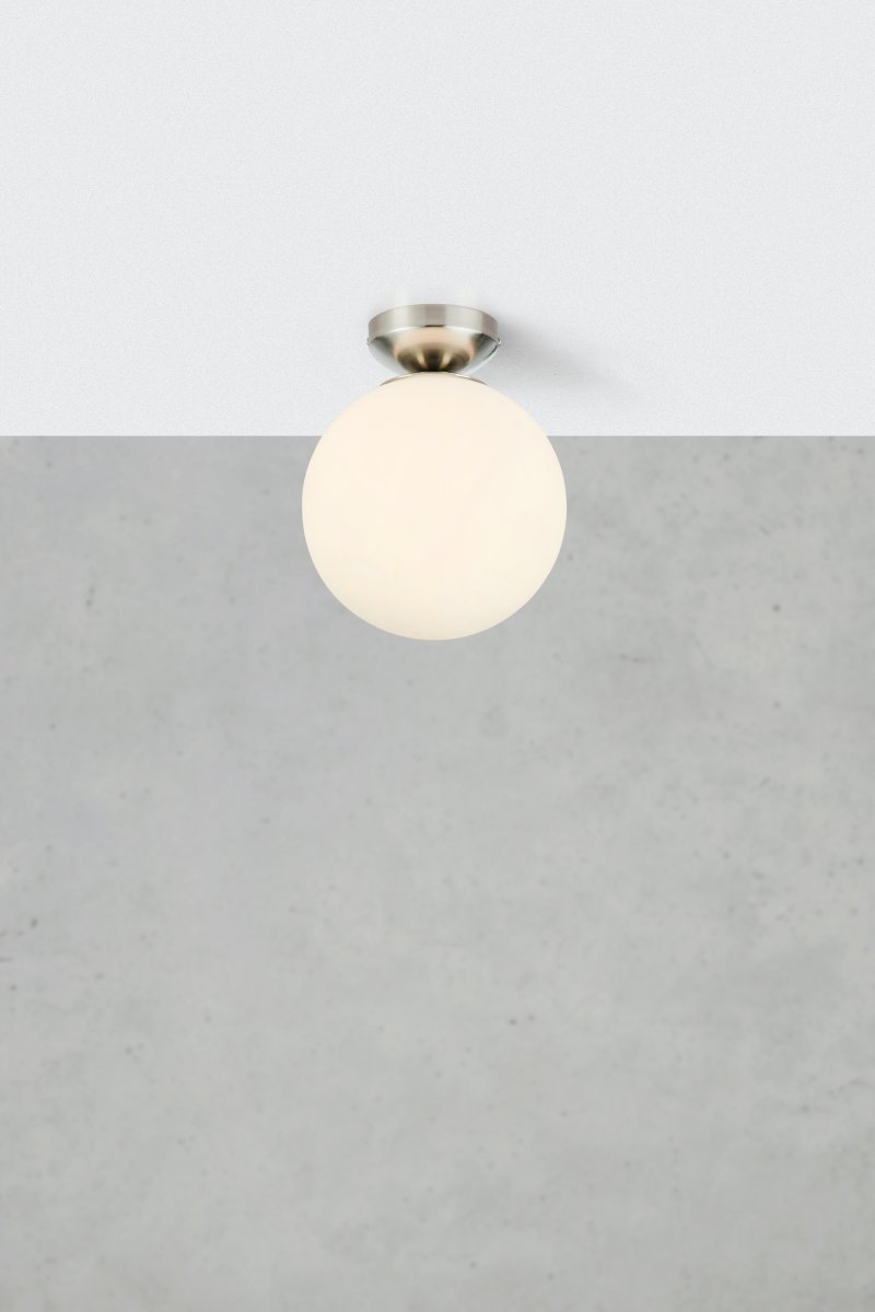 Stintino Ø20 Valkoinen kylpyhuoneen valaisin valmistajalta Markslöjd - Klassinen muoto ja valkoinen lasi luovat pehmeän ja miellyttävän hehkun.