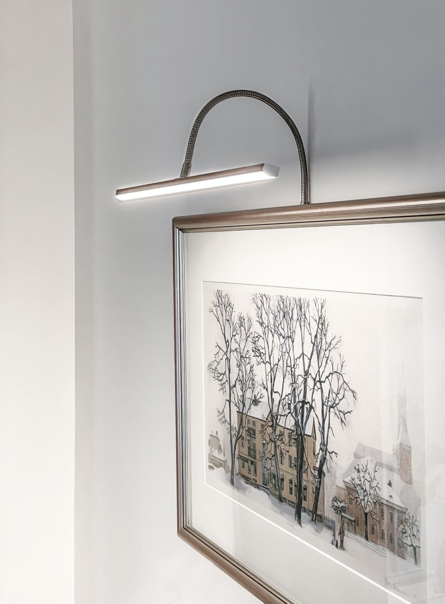 Miro 40cm Teräs valmistajalta Aneta Lighting - Miro on täydellinen korostus- ja pöytävalaistus mattapintaisesta harjatusta teräksestä.