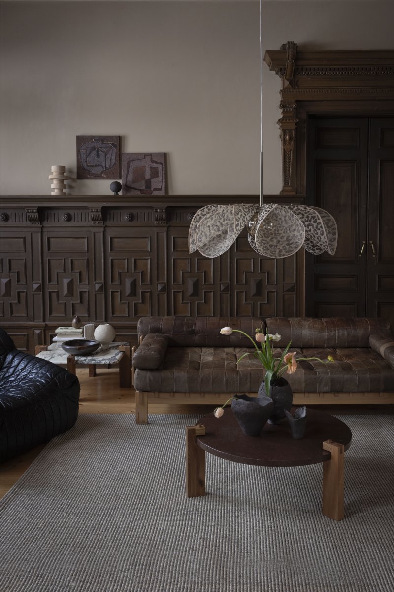 Styrka Ø75 Monivärinen kattovalaisin valmistajalta Markslöjd - Banaanikuitu on luonnonmateriaali, joten sen ilme on v&auml;rik&auml;s ja sen v&auml;ri ja muoto vaihtelevat.