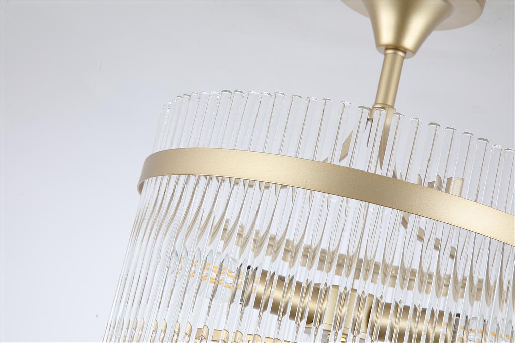 Lara Ø35 Kulta kristalli valmistajalta Searchlight - Tyylik&auml;st&auml; kultaista runkoa reunustavat kirkkaasta lasista valmistetut koristeelliset tangot, jotka levitt&auml;v&auml;t ja heijastavat valoa kauniisti.