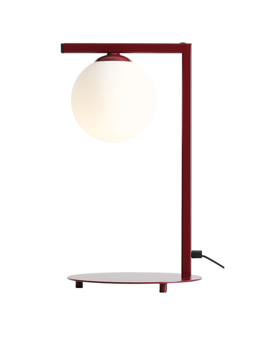 Zac 50cm Burgundia pöytävalaisin valmistajalta Artera - Zac-pöytävalaisimessa viininpunaista metallia ja valkoista lasia on moderni ja minimalistinen muotoilu, jossa yhdistyy eleganssi ja toiminnallisuus.