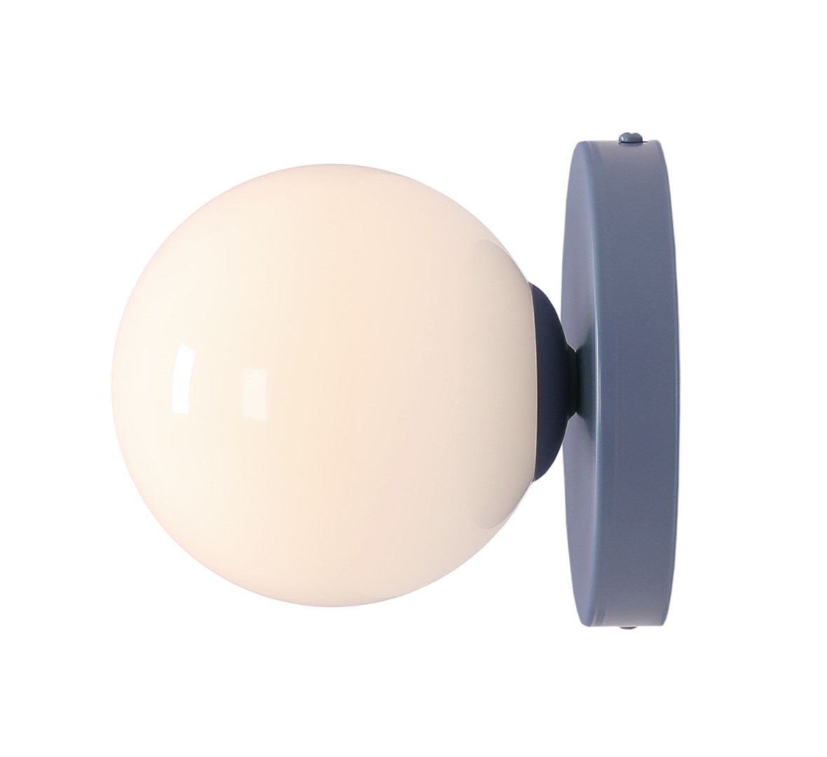 Ball Ø15 Sininen seinävalaisin valmistajalta Artera - Minimalistinen muotoilu tarkoittaa, että valaisin sulautuu sulavasti sekä moderniin että klassiseen sisustukseen ja tarjoaa samalla tehokkaan valon, joka parantaa huoneen tunnelmaa.