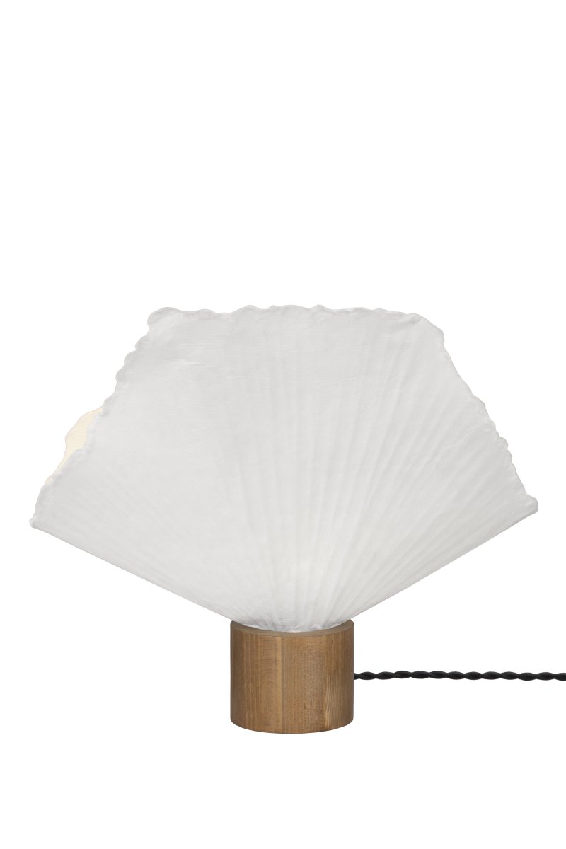 Tropez 35cm Tammi/valkoinen pöytävalaisin valmistajalta Globen Lighting - Tropez on käsintehty paperimassasta valmistettu pöytävalaisin, jossa jokaisessa kappaleessa on jälkiä sitä muovanneesta käsityötaidosta.