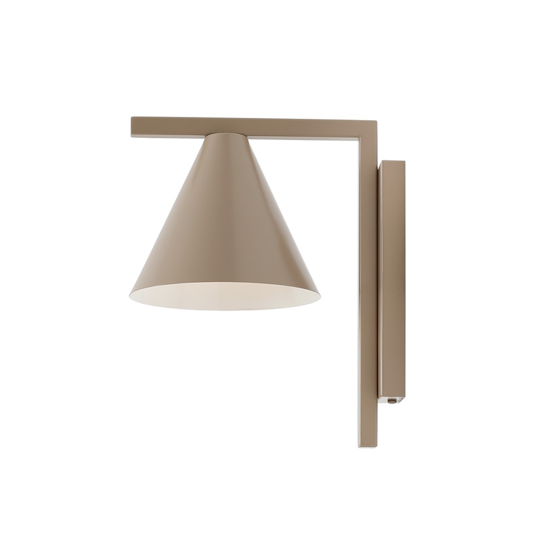 Form 23cm Beige seinävalaisin valmistajalta Artera - T&auml;m&auml; minimalistinen sein&auml;valaisin ja sen elegantti kartiomainen varjostin l&auml;mpim&auml;ss&auml; beigen s&auml;vyss&auml; on t&auml;ydellinen valinta niille, jotka haluavat tyylikk&auml;&auml;n ja modernin ilmeen kotiinsa.