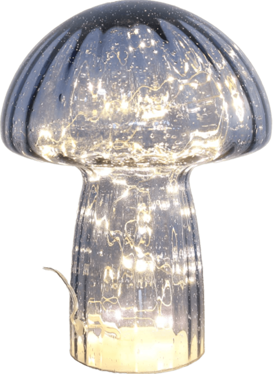 Svamp 23cm Sininen pöytävalaisin valmistajalta Pixie Design - Valaisin on IP20-luokiteltu ja sopii sis&auml;k&auml;ytt&ouml;&ouml;n, ja adapteri sis&auml;ltyy toimitukseen.