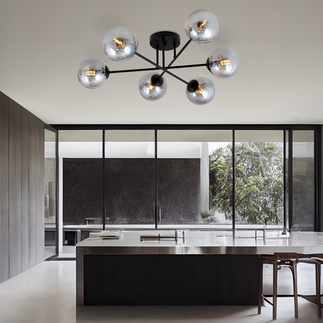 Roma Ø75 Savun värinen plafondi valmistajalta Emibig Lighting - Musta metallirunko on yhdistetty savulasivarjostimiin, jotka levittävät pehmeää ja miellyttävää valoa.