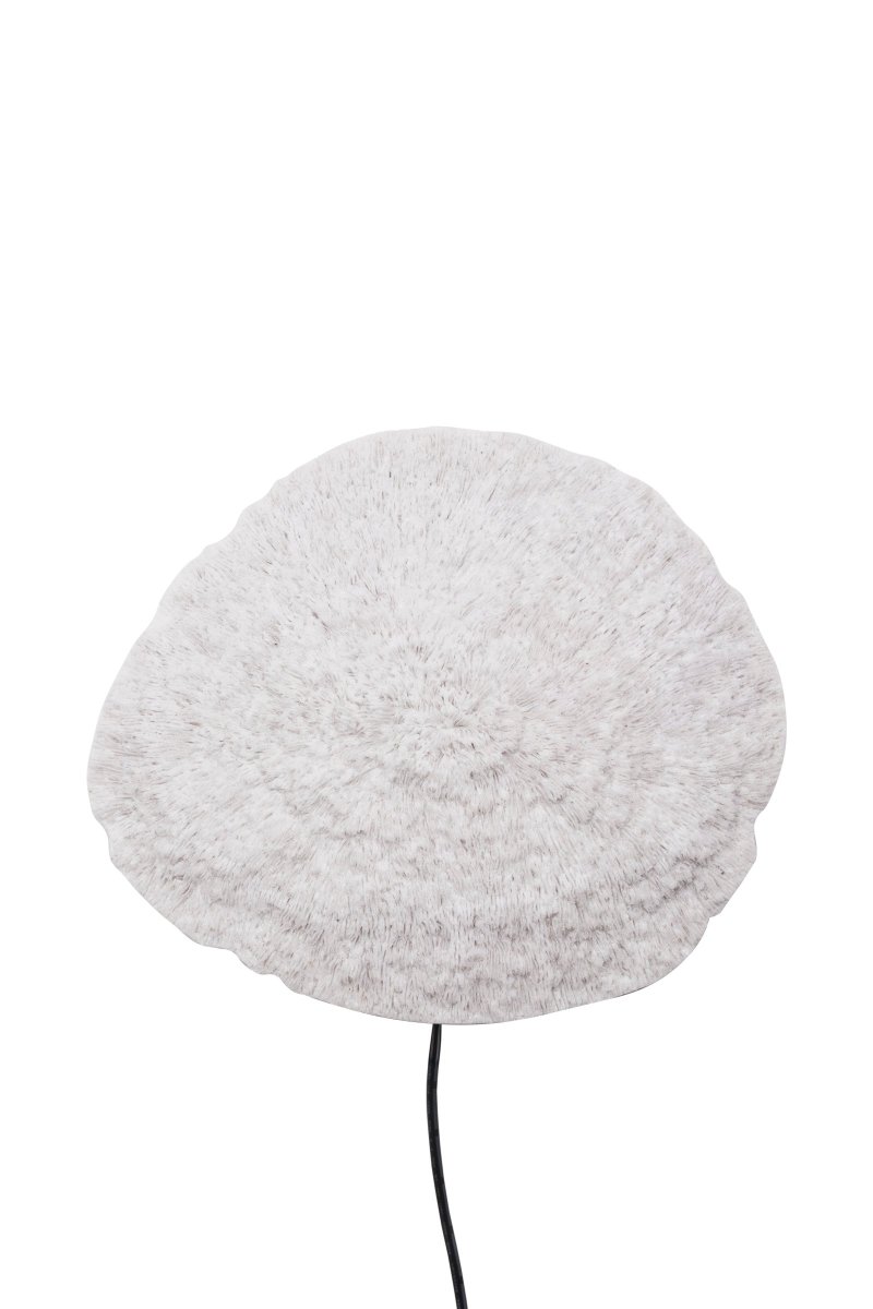 Nemo Valkoinen seinävalaisin valmistajalta Globen Lighting - Valaisin on valmistettu valkoisesta polyresiinistä ja hiekkakivestä ja siinä on 200 cm pitkä musta kaapeli kytkimellä.