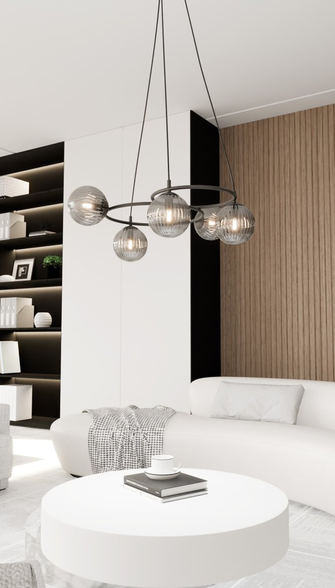 Libra 70cm Savun värinen kattovalaisin valmistajalta Emibig Lighting - sormukset antavat kevyen ja harmonisen ilmeen, kun taas savunv&auml;riset lasikuvut levitt&auml;v&auml;t l&auml;mmint&auml; ja miellytt&auml;v&auml;&auml; valoa, joka luo ihanan tunnelman.