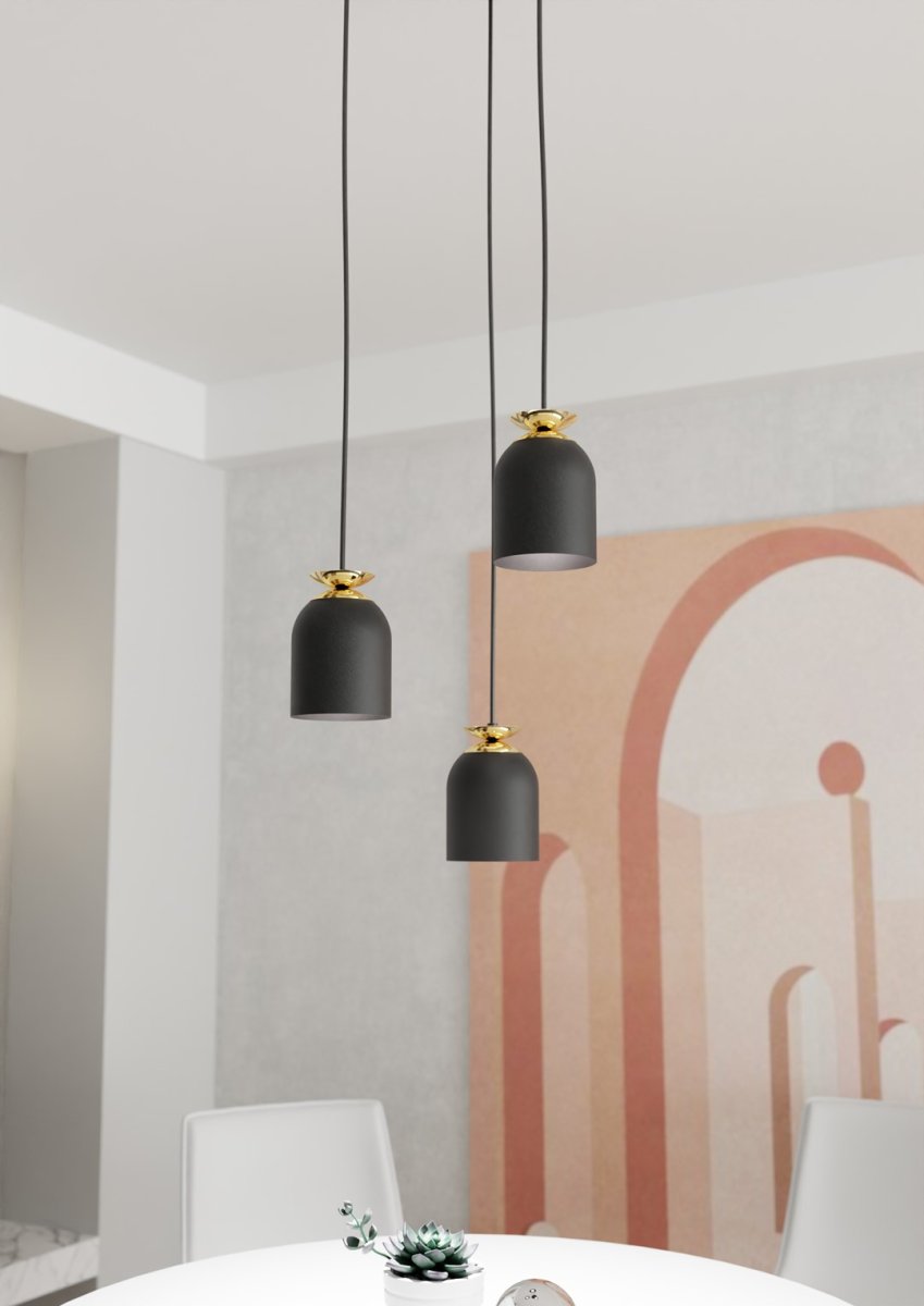 Target Ø30 Musta kattovalaisin valmistajalta Emibig Lighting - Kest&auml;v&auml;t metallis&auml;vyt on yhdistetty kullanv&auml;risiin yksityiskohtiin, jotka luovat tehokkaan kontrastin ja lis&auml;&auml;v&auml;t sek&auml; eleganssia ett&auml; hienostuneisuutta.