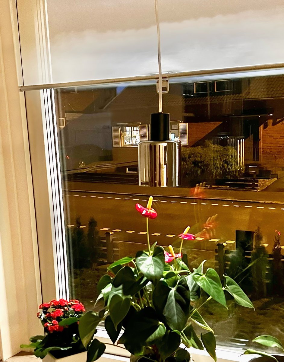 Cylinder Ø9 Musta ikkunavalaisin valmistajalta Aneta Lighting - Johto on 4 metriä välivirtakytkimellä ja pistokkeella.