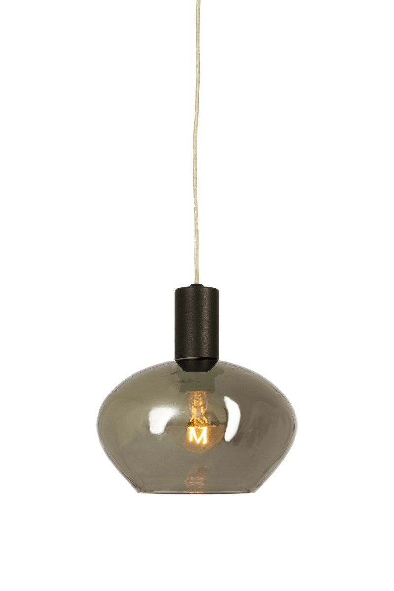 Bell Ø15 Savun värinen ikkunavalaisin valmistajalta Aneta Lighting - Valmistettu mustasta metallista, ja pyöreä varjostin on savulasia, joka antaa pehmeän ja miellyttävän hehkun.