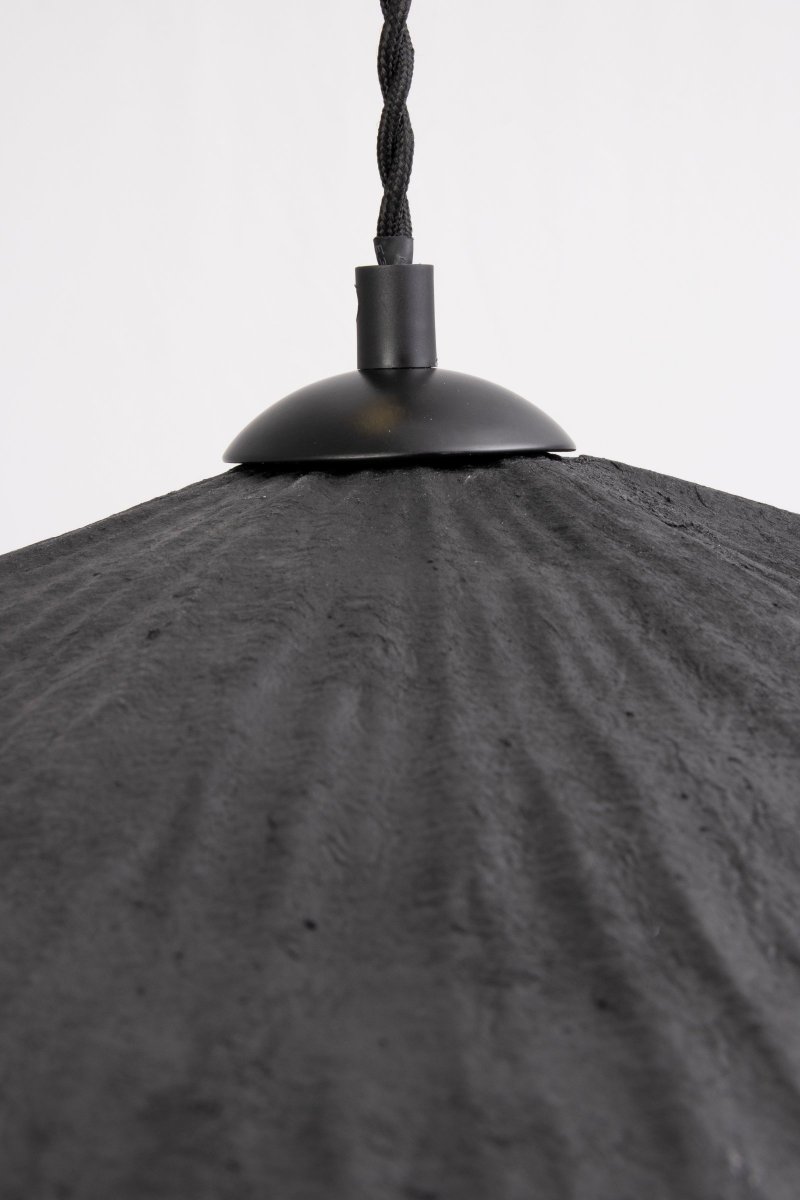 Tropez Ø60 Musta kattovalaisin valmistajalta Globen Lighting - T&auml;m&auml; lamppu on k&auml;sintehty paperista, mik&auml; tarkoittaa, ett&auml; sen muoto voi poiketa tuotekuvistamme, jokainen lamppu on ainutlaatuinen.