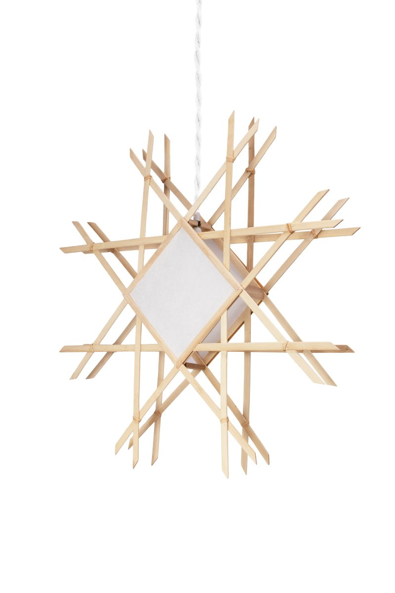 Lea Ø70 Luonto valmistajalta Globen Lighting - Valaisin on valmistettu k&auml;sin ja siin&auml; on perinteinen ilme japanin elementeill&auml;.