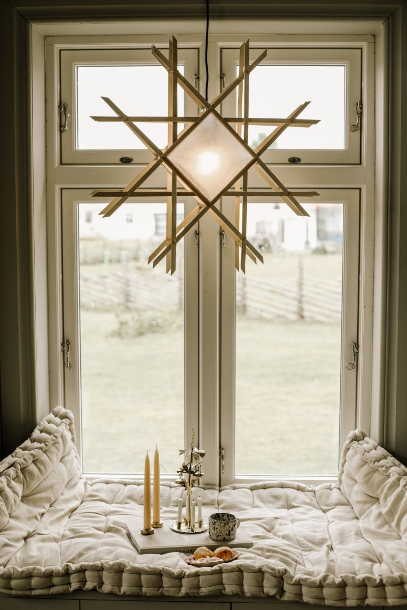 Lea Ø70 Luonto valmistajalta Globen Lighting - Valaisin on valmistettu k&auml;sin ja siin&auml; on perinteinen ilme japanin elementeill&auml;.