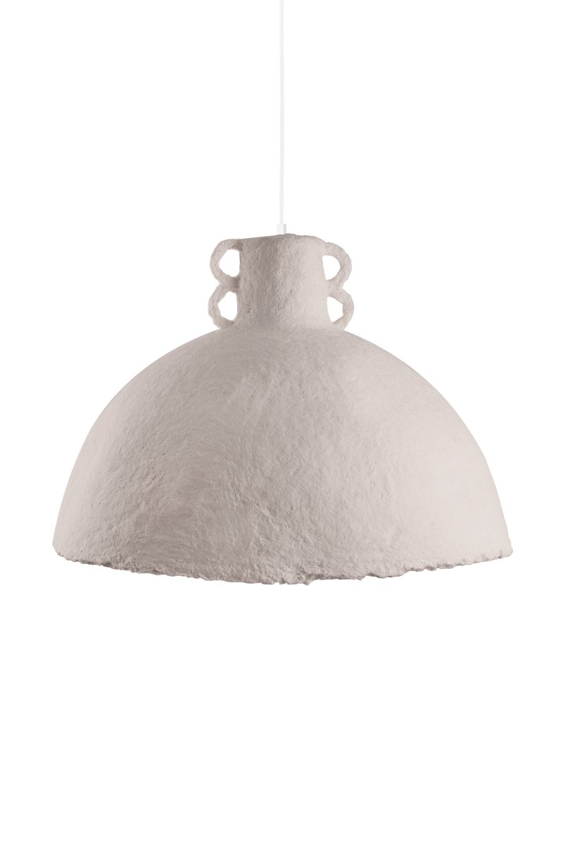 Maché Ø50 Beige kattovalaisin valmistajalta Globen Lighting - T&auml;m&auml; riipus on valmistettu kuumasta harmaasta; paperikoneen&eacute; mik&auml; tarkoittaa, ett&auml; se on valettu paperista ja liimasta koostuvasta massasta.