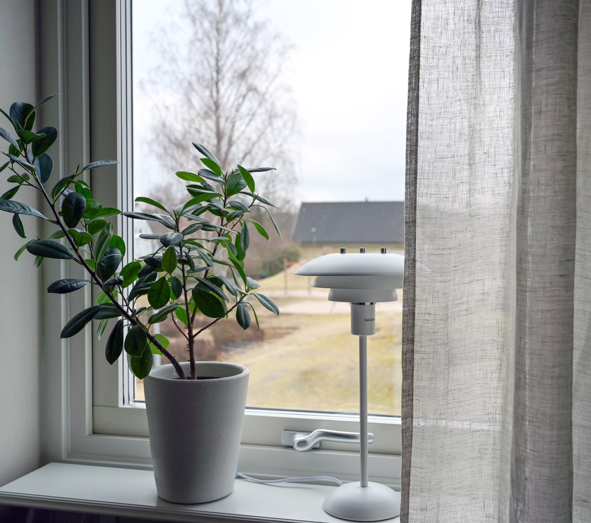 Epsilon 37cm Valkoinen pöytävalaisin valmistajalta Aneta Lighting - 