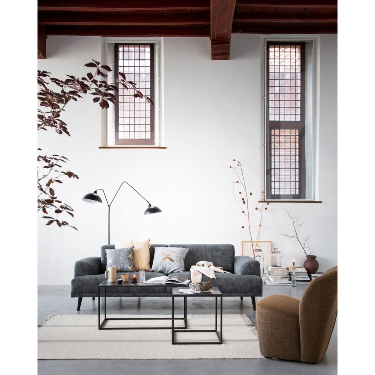 Orion 2 Musta lattiavalaisin valmistajalta Light & Living - Tyylikäs yhdistelmä toiminnallisuutta ja muotoilua!