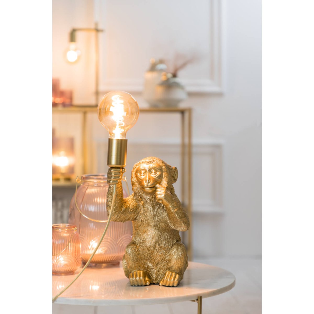 Monkey 34cm Kulta pöytävalaisin valmistajalta Light & Living - Monkey on leikkisä luonteeltaan valaisin, anna sen valaista kotisi ainutlaatuisella ja viehättävällä muotoilullaan!