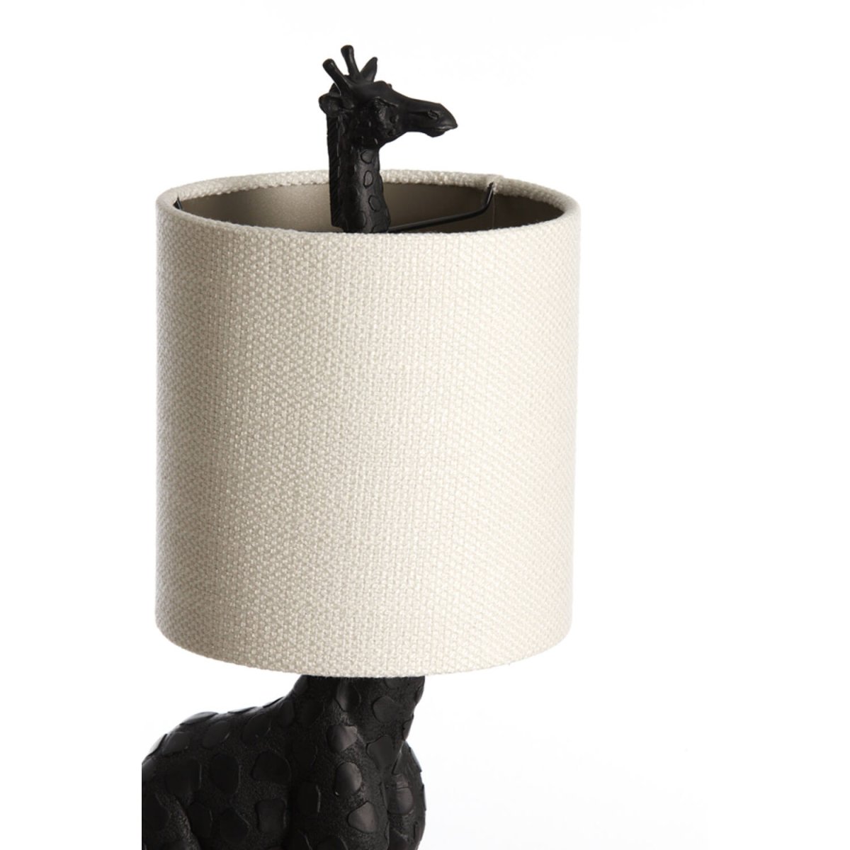 Giraffe 60cm Musta pöytävalaisin valmistajalta Light & Living - Kirahvi on ainutlaatuinen p&ouml;yt&auml;valaisin, jossa yhdistyy rohkea muotoilu ja eleganssi.