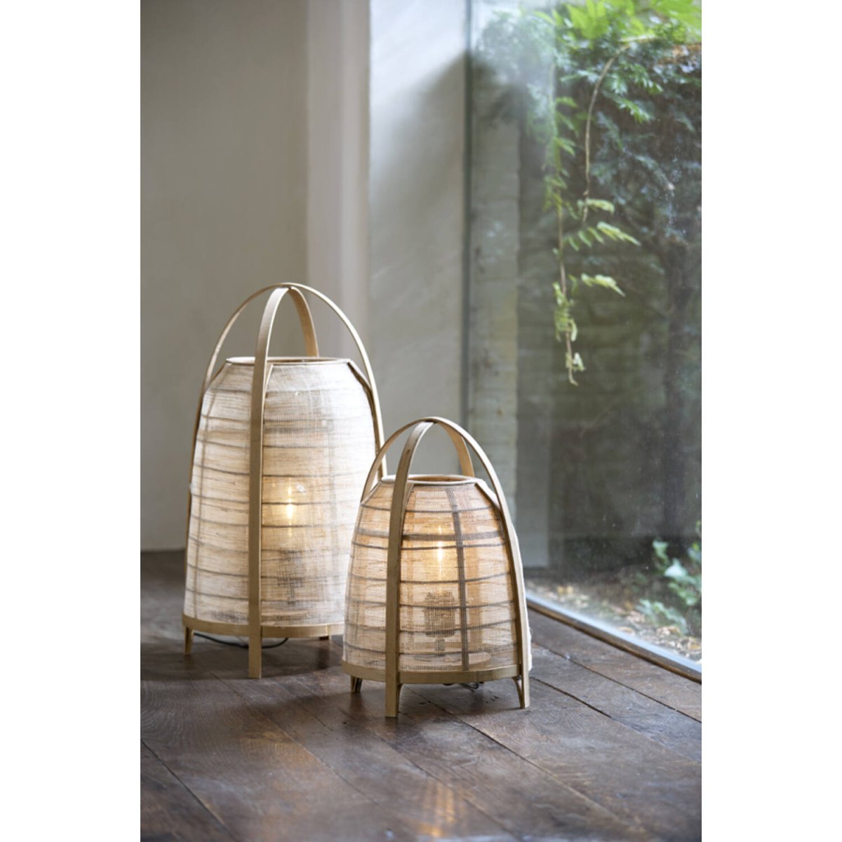 Jacinto 60cm Luonto pöytävalaisin valmistajalta Light & Living - Luo lämmin ja harmoninen tunnelma tyylikkäällä bambu- ja pellavavalaisimella Jacinto.