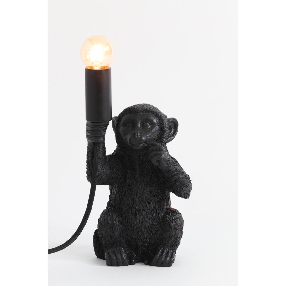 Monkey 23cm Musta pöytävalaisin valmistajalta Light & Living - Monkey on leikkisä luonteeltaan valaisin, anna sen valaista kotisi ainutlaatuisella ja viehättävällä muotoilullaan!