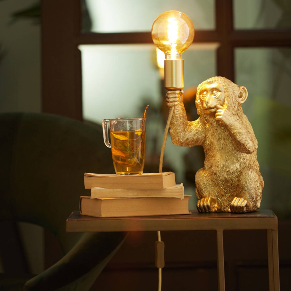 Monkey 23cm Kulta pöytävalaisin valmistajalta Light & Living - Monkey on leikkisä luonteeltaan valaisin, anna sen valaista kotisi ainutlaatuisella ja viehättävällä muotoilullaan!