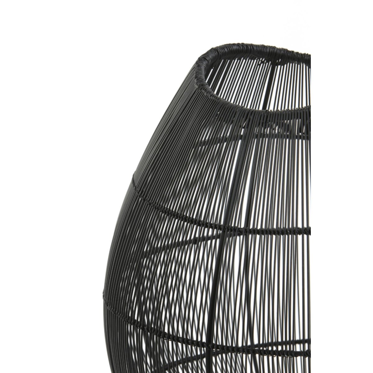 Yumi 37cm Musta pöytävalaisin valmistajalta Light & Living - Ilmava muotoilu tarjoaa kauniin valon leikin ja sopii niin moderniin kuin teolliseen sisustukseen.