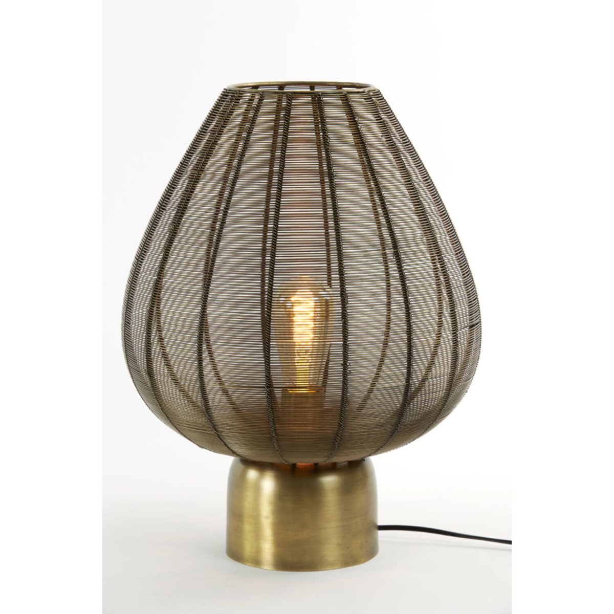 Suneko 46cm Antiikki kultaa pöytävalaisin valmistajalta Light & Living - Suneko on elegantti raudasta valmistettu valaisin antiikkikultaisella viimeistelyllä, jonka ilmava rakenne luo kauniin valonleikin.