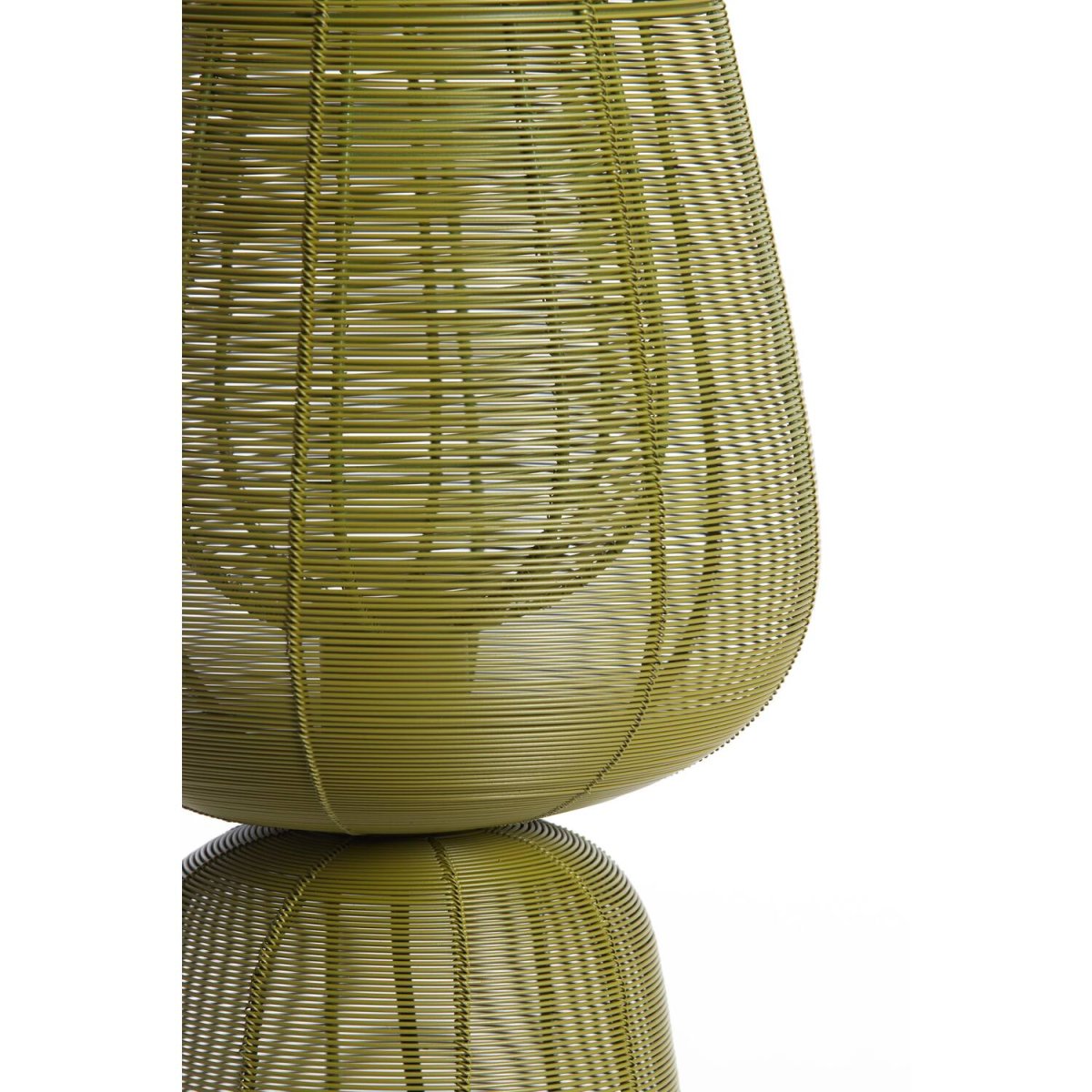 Aboso 54cm Tummanvihreä pöytävalaisin valmistajalta Light & Living - Sen ainutlaatuinen muoto antaa modernin ja elegantin tunnelman, ja se sopii t&auml;ydellisesti sek&auml; teolliseen ett&auml; skandinaaviseen sisustukseen.