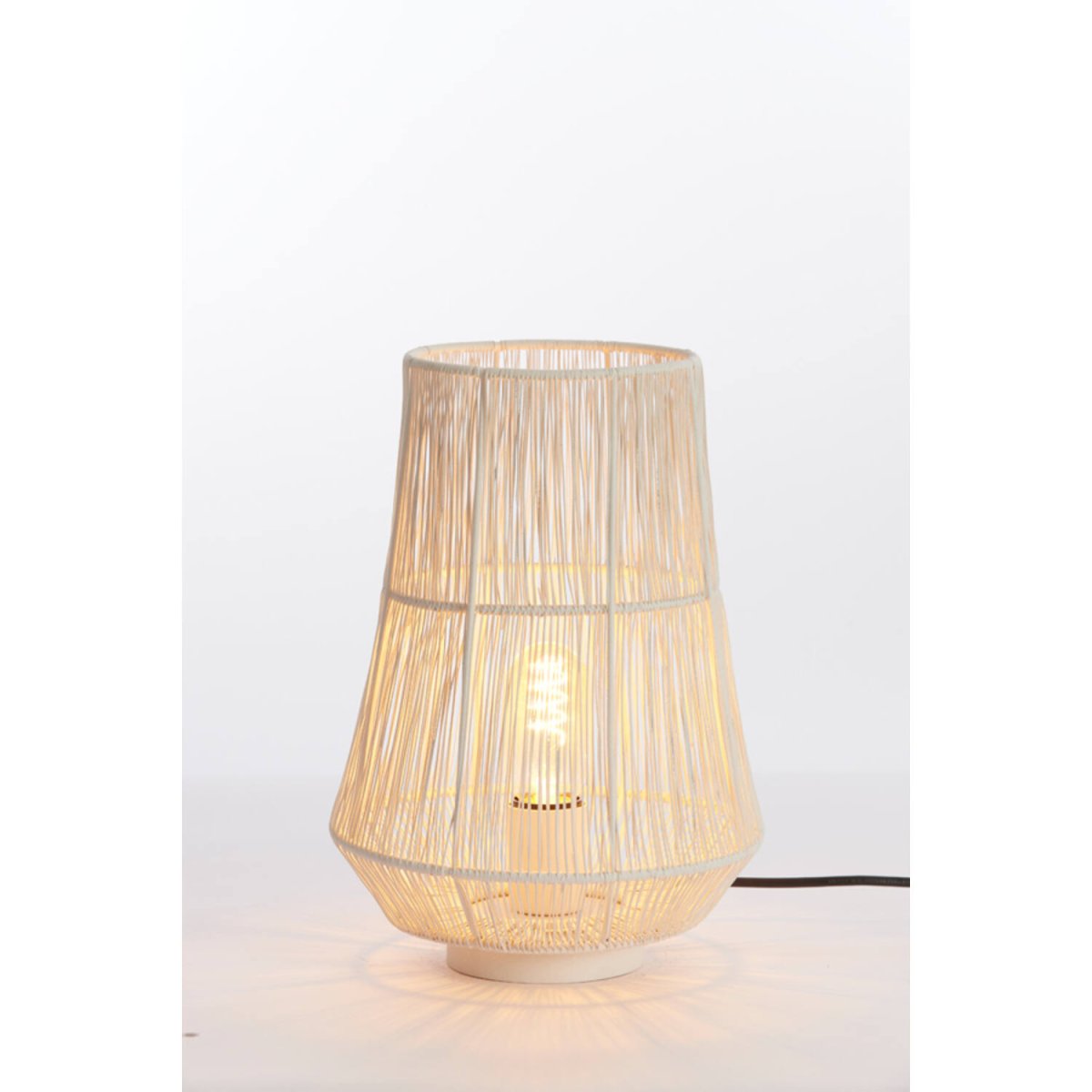 Banjar 33cm Kermanvalkoinen pöytävalaisin valmistajalta Light & Living - 
