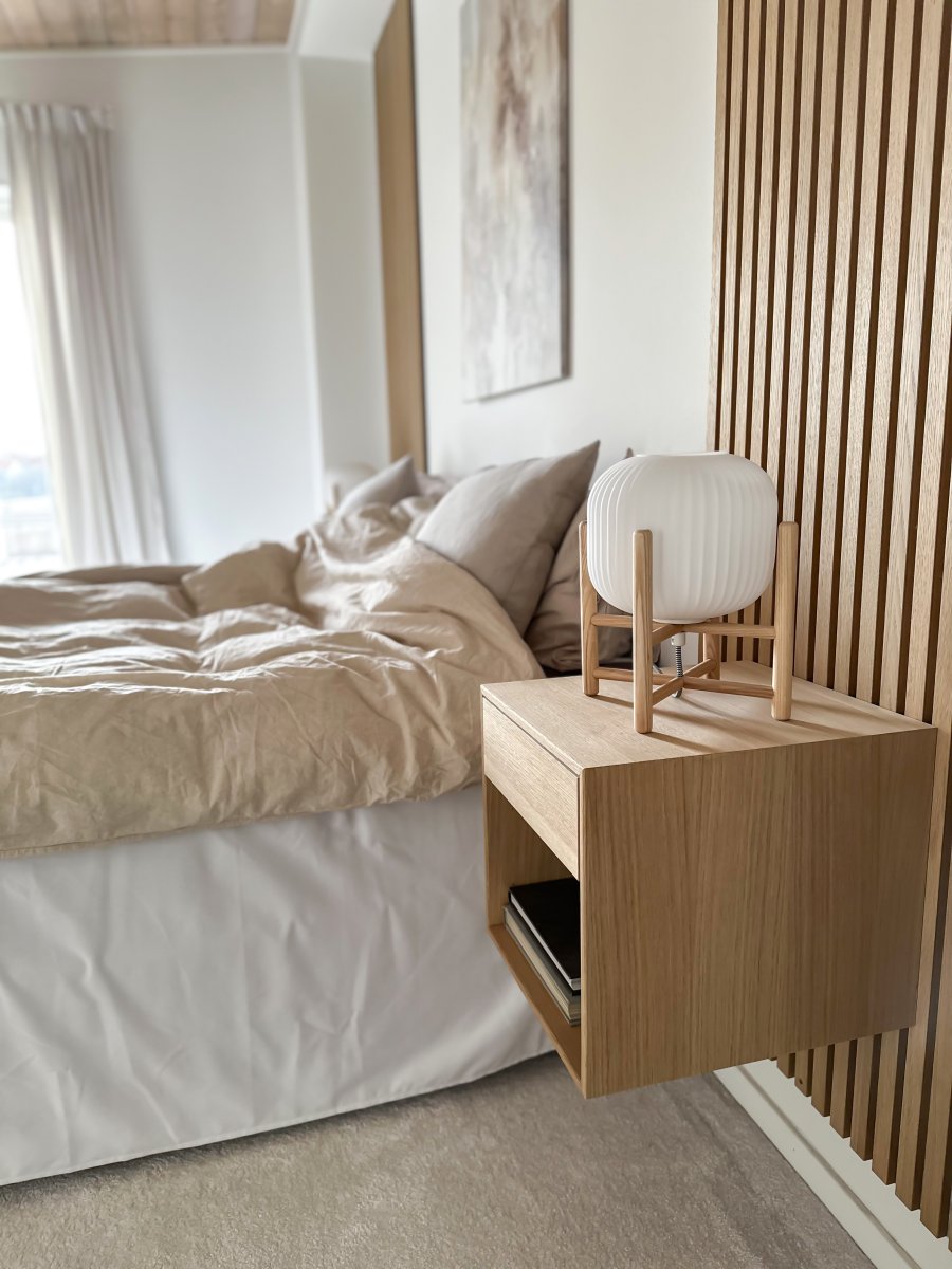 Vinda 30cm Puu pöytävalaisin valmistajalta Aneta Lighting - lampussa ja lasissa näytössä.