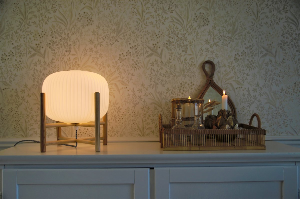 Vinda 32cm Puu pöytävalaisin valmistajalta Aneta Lighting - lampussa ja lasissa n&auml;yt&ouml;ss&auml;.