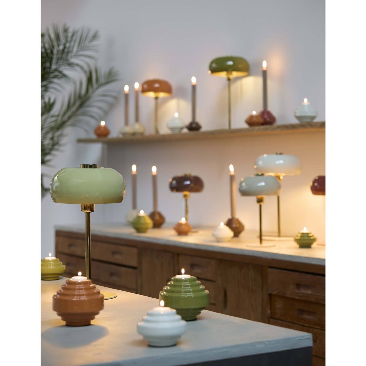 Surin 47cm Oliivinvihreä pöytävalaisin valmistajalta Light & Living - 